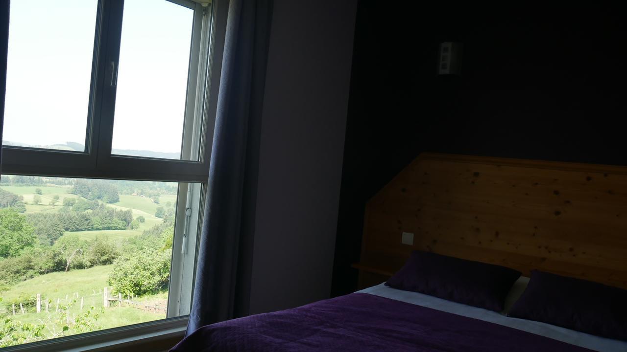 Logis Le Saint Cyr Hotel Montmelard Exterior photo